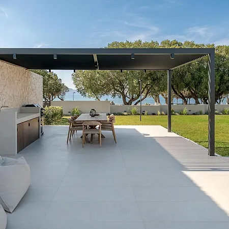 Villa Pnoe - Seafront Experience